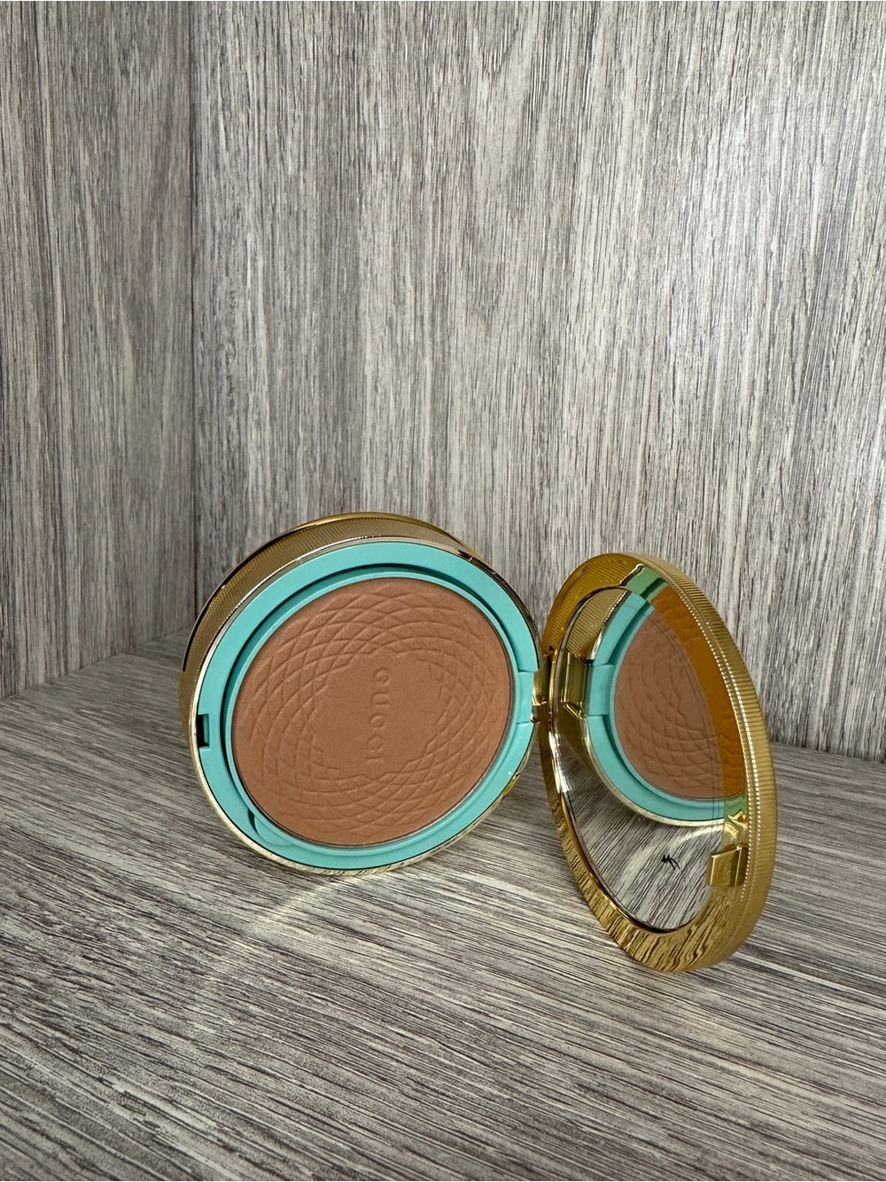 Gucci Poudre de Beauté Éclat Soleil Bronzing Powder — Shade 2